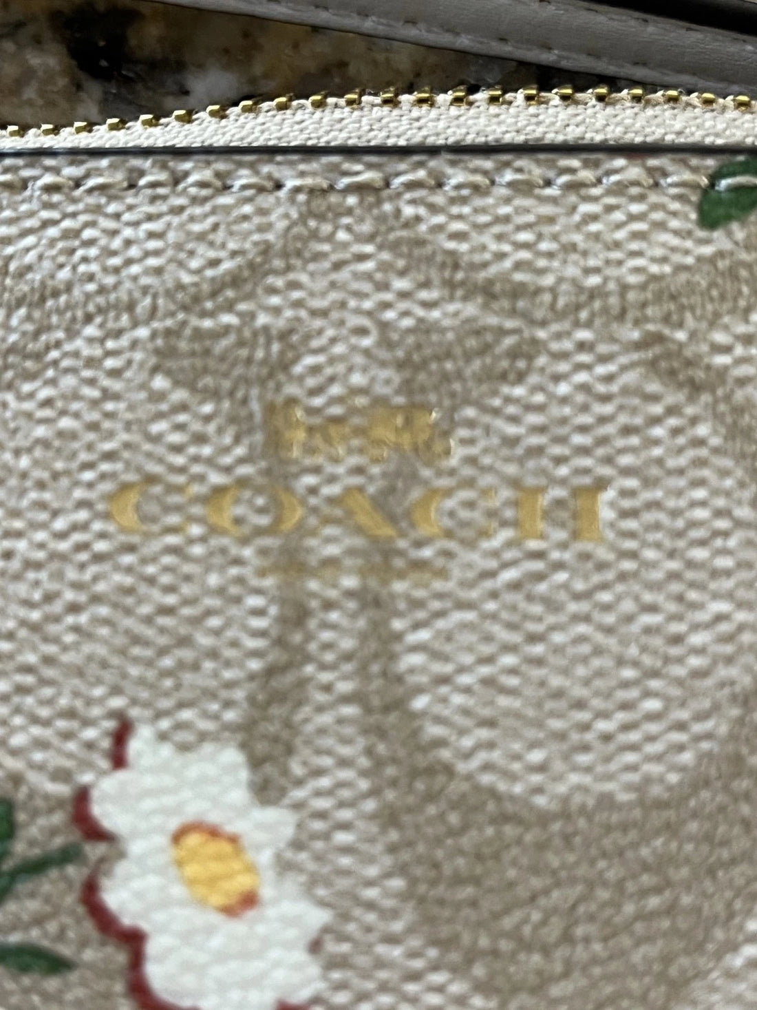 Coach Corner Zip Signature Daisy Print Wristlet – Authentic Designer Zip Wallet, NWT