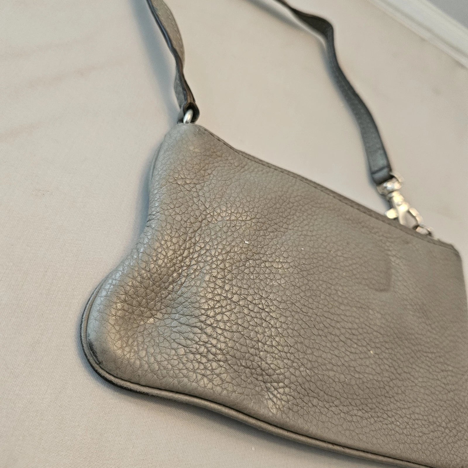 Michael Kors MK Gray Textured Leather Wristlet Wallet Handbag – Zip Closure