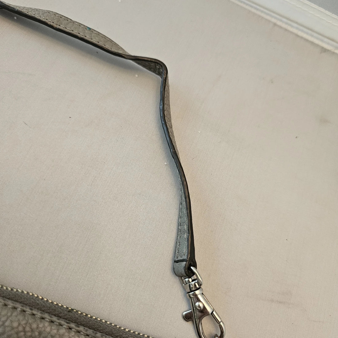 Michael Kors MK Gray Textured Leather Wristlet Wallet Handbag – Zip Closure