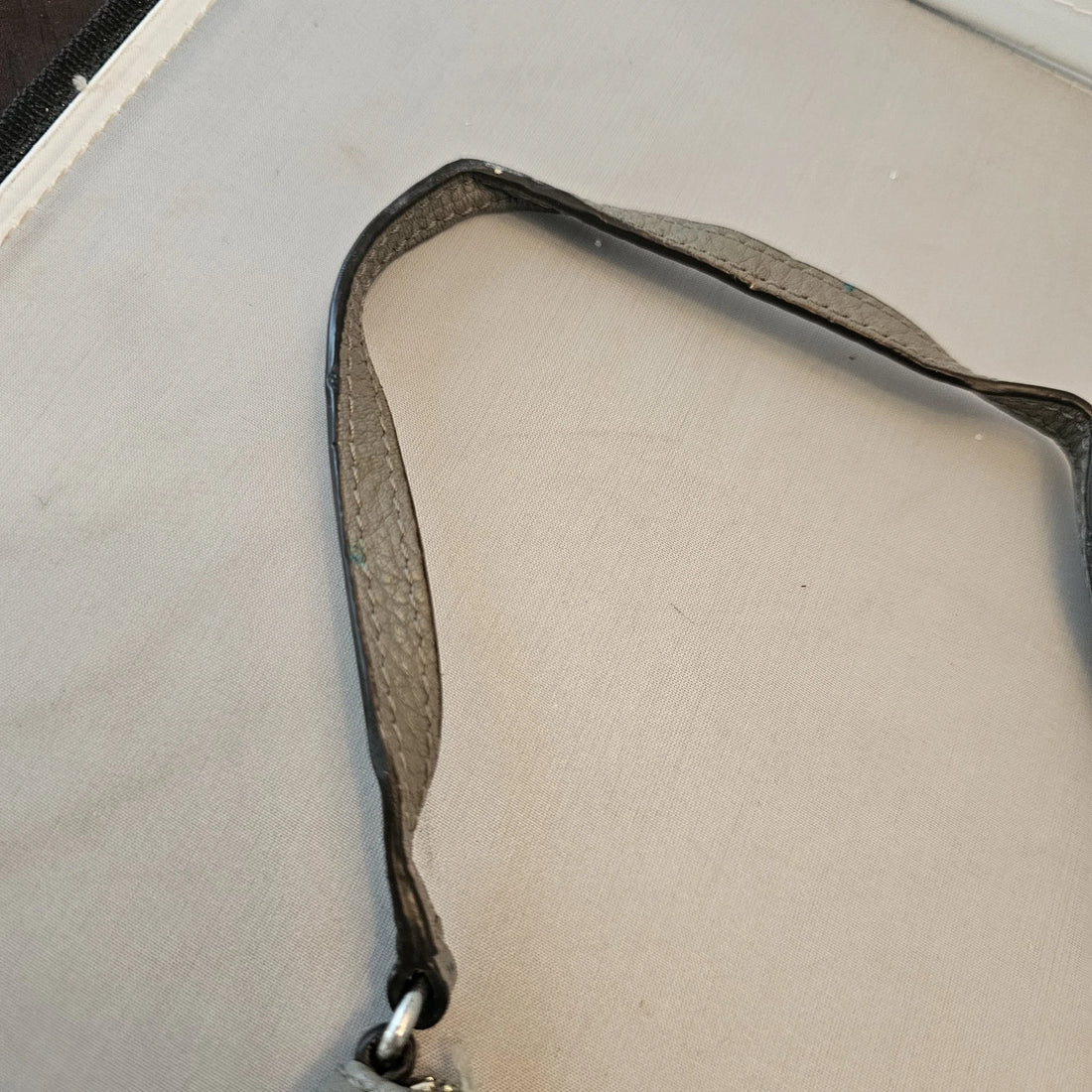Michael Kors MK Gray Textured Leather Wristlet Wallet Handbag – Zip Closure