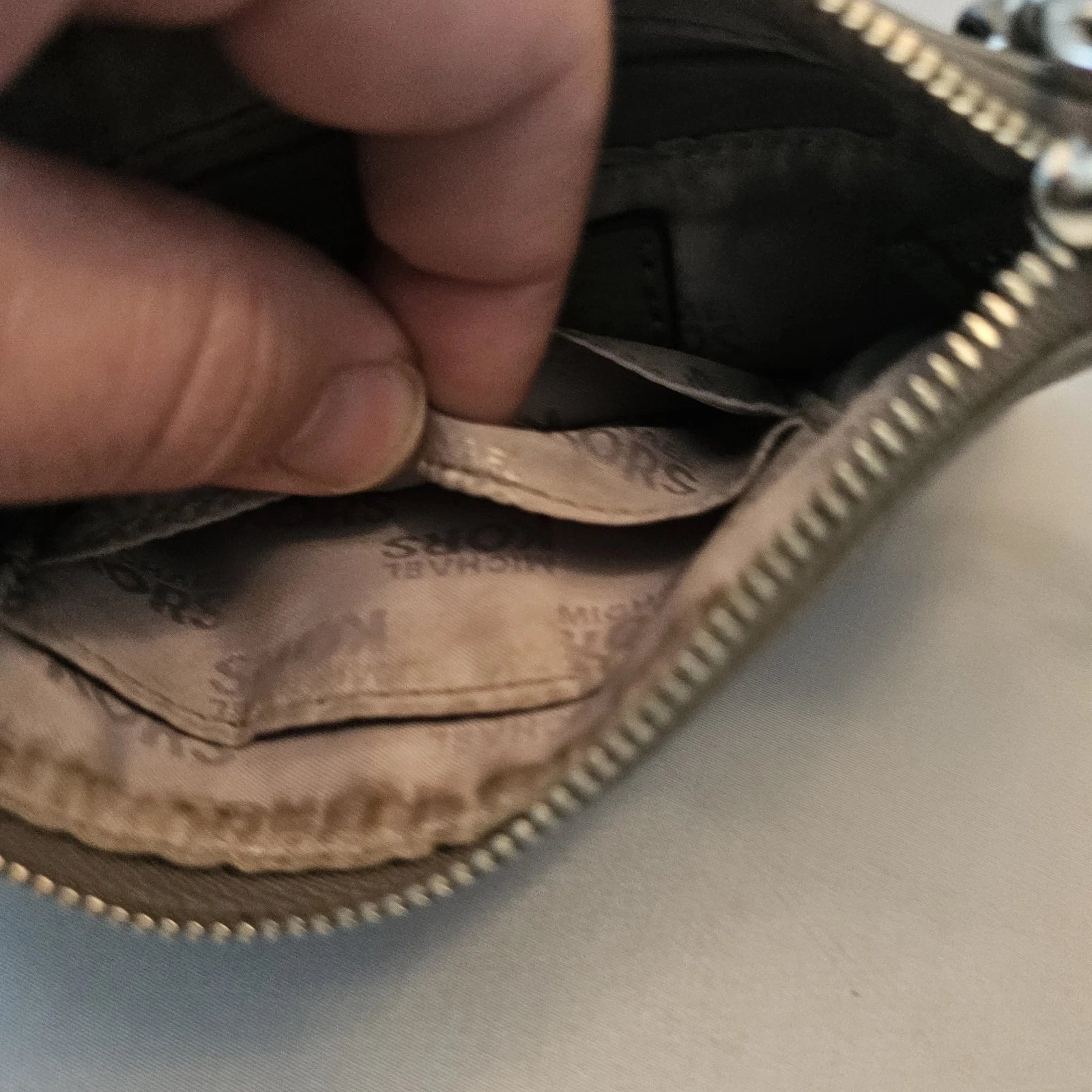Michael Kors MK Gray Textured Leather Wristlet Wallet Handbag – Zip Closure