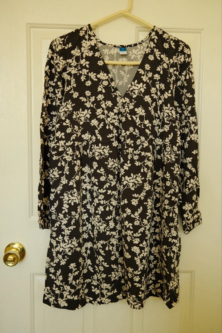 Women's Old Navy Black Floral Shift Dress Long Sleeve Round Neck Size M