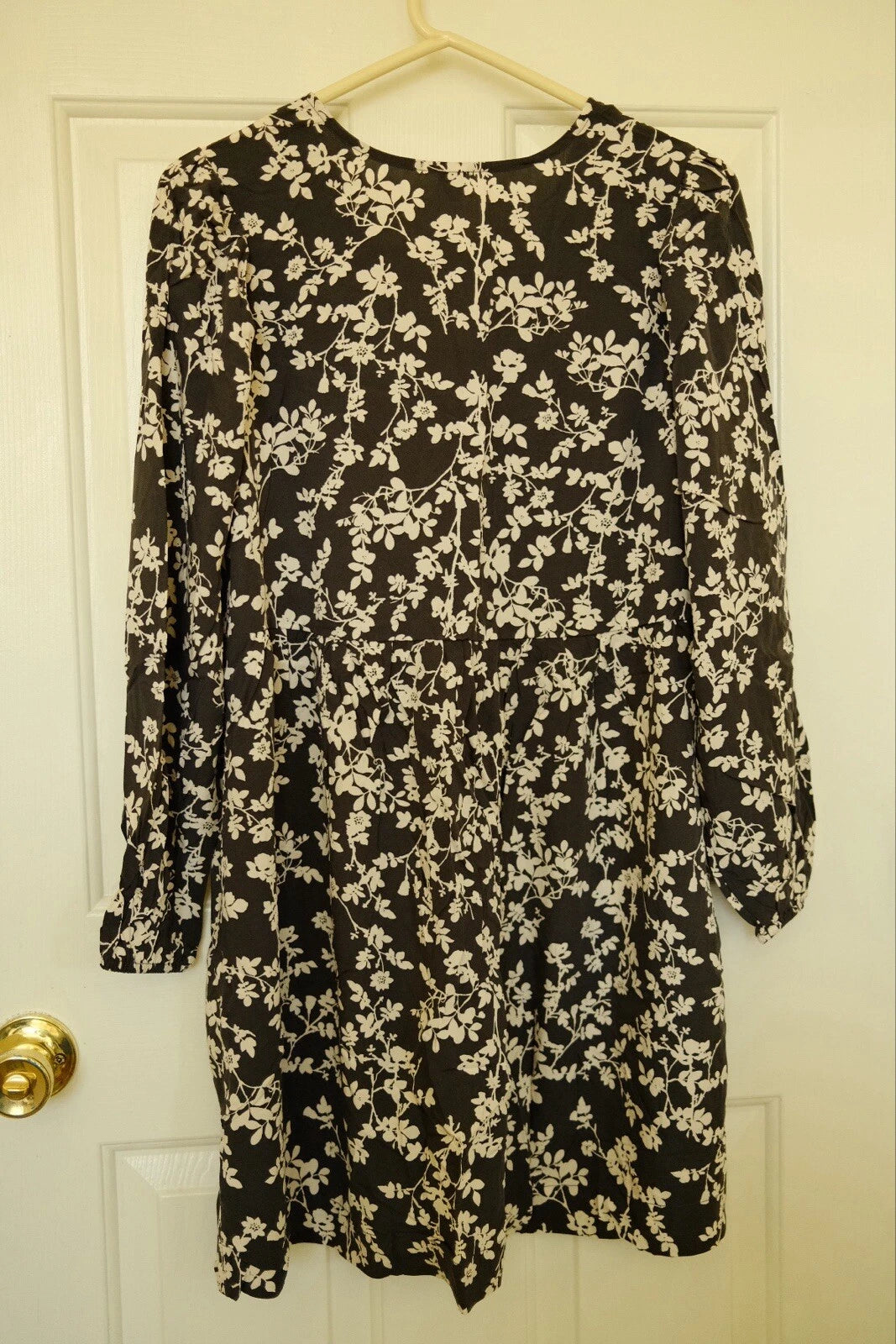 Women's Old Navy Black Floral Shift Dress Long Sleeve Round Neck Size M