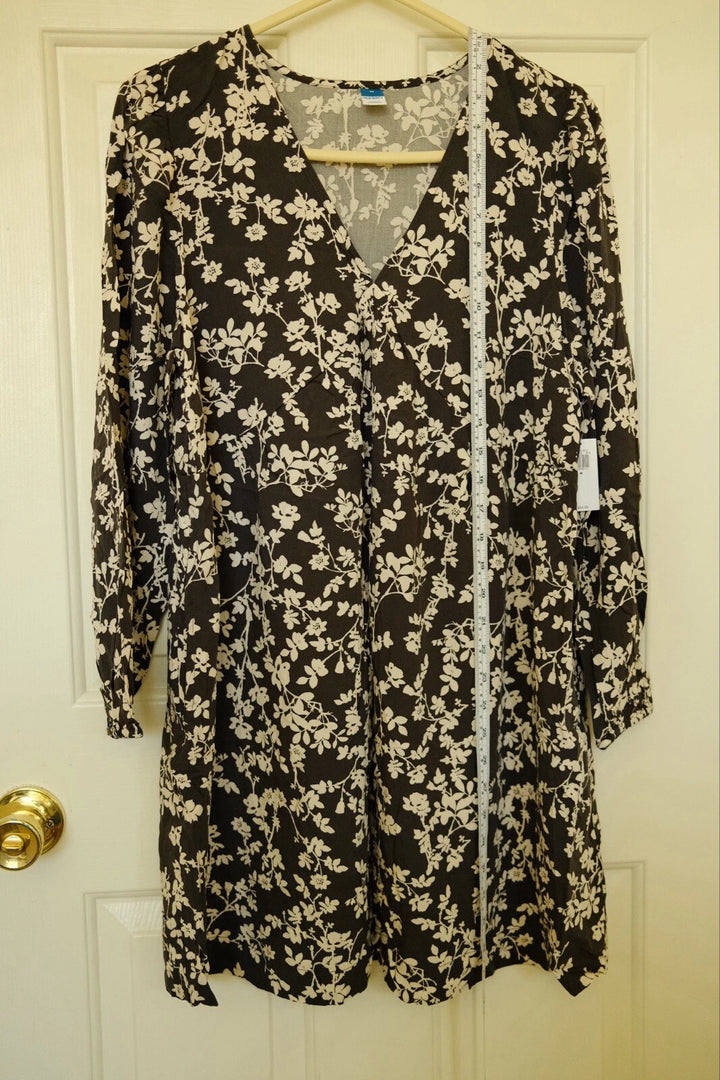 Women's Old Navy Black Floral Shift Dress Long Sleeve Round Neck Size M