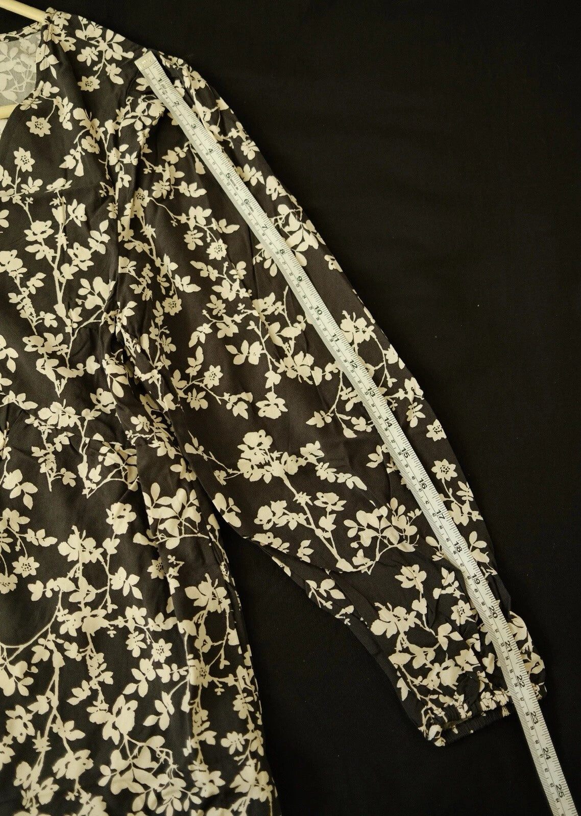Women's Old Navy Black Floral Shift Dress Long Sleeve Round Neck Size M