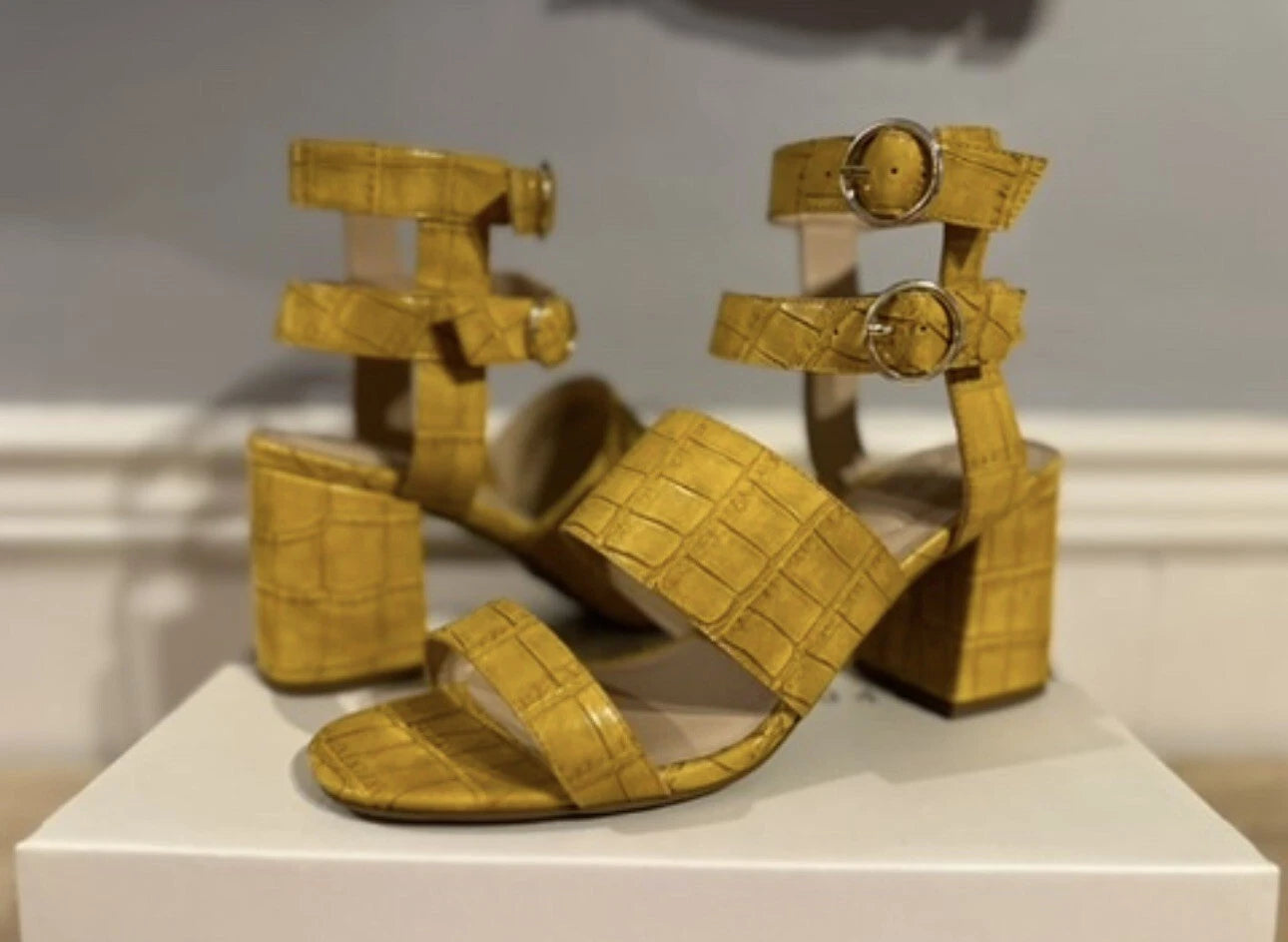 Women's Strappy Chunky Block Heel Sandals Golden Croc Texture – Size 10 New
