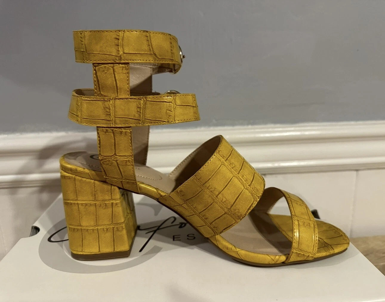 Women's Strappy Chunky Block Heel Sandals Golden Croc Texture – Size 10 New