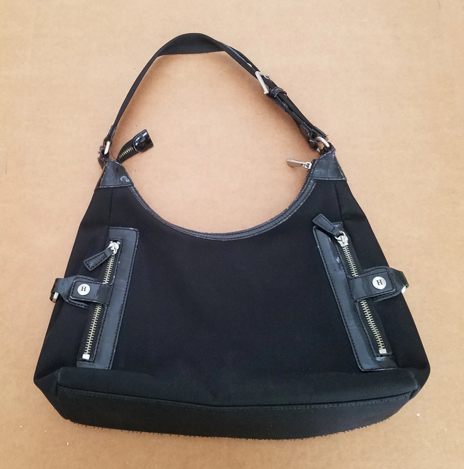 Tommy Hilfiger Women's Black Medium Handbag – Designer Shoulder Purse