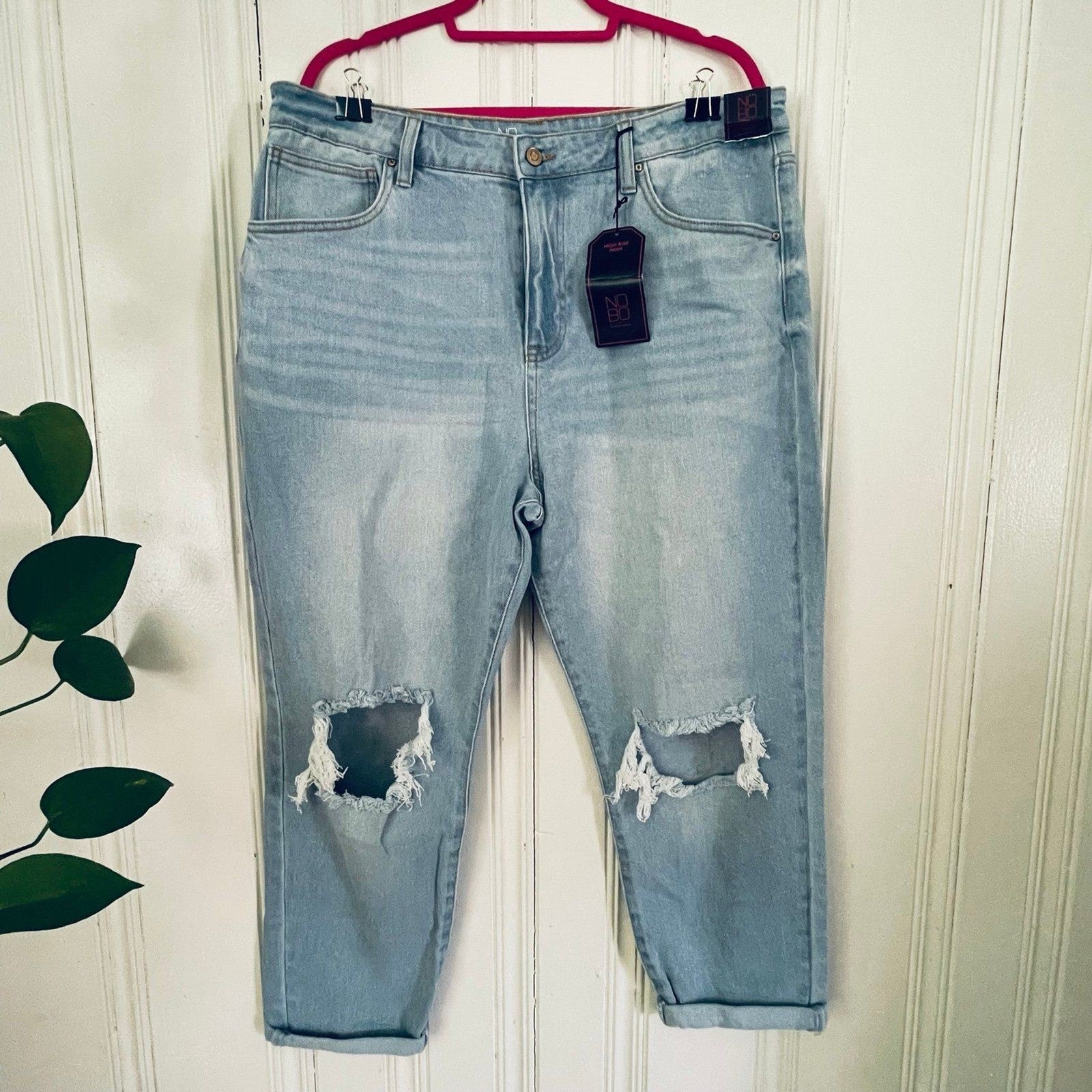 No Boundaries Women’s Light Blue High Rise Destructed Mom Jeans