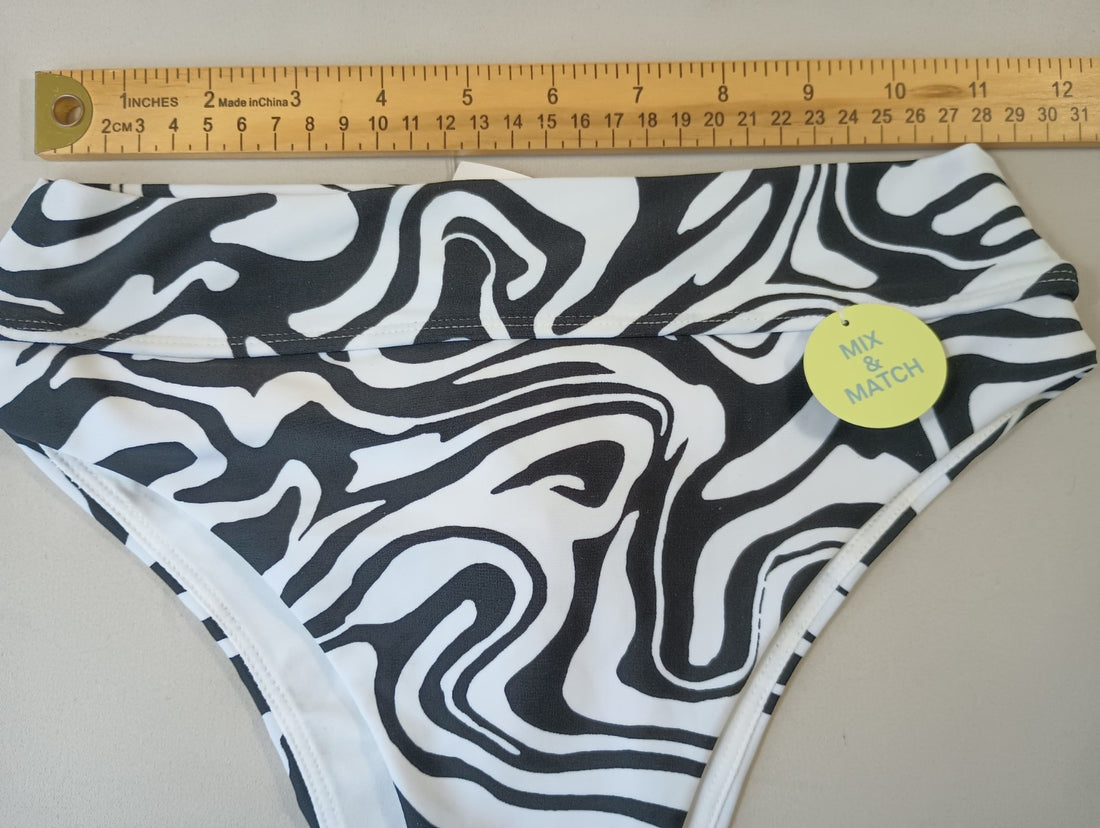 Forever 21 Small Black White Swim Bikini Bottoms Stretch Hygienic Liner