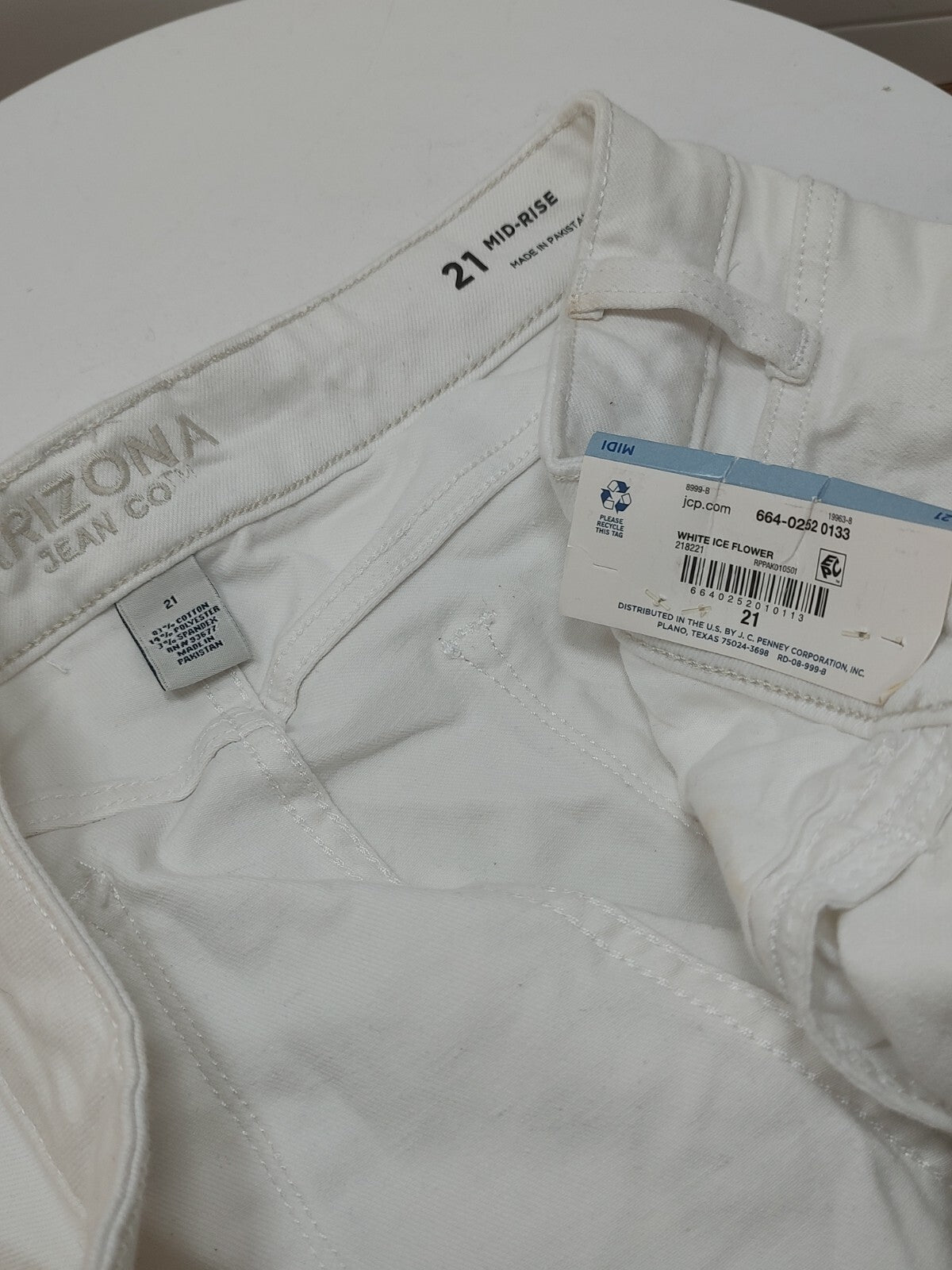 Arizona Womens Plus 21 / 4.5" Inseam White Stressed Cuffed Jean Midi Shorts