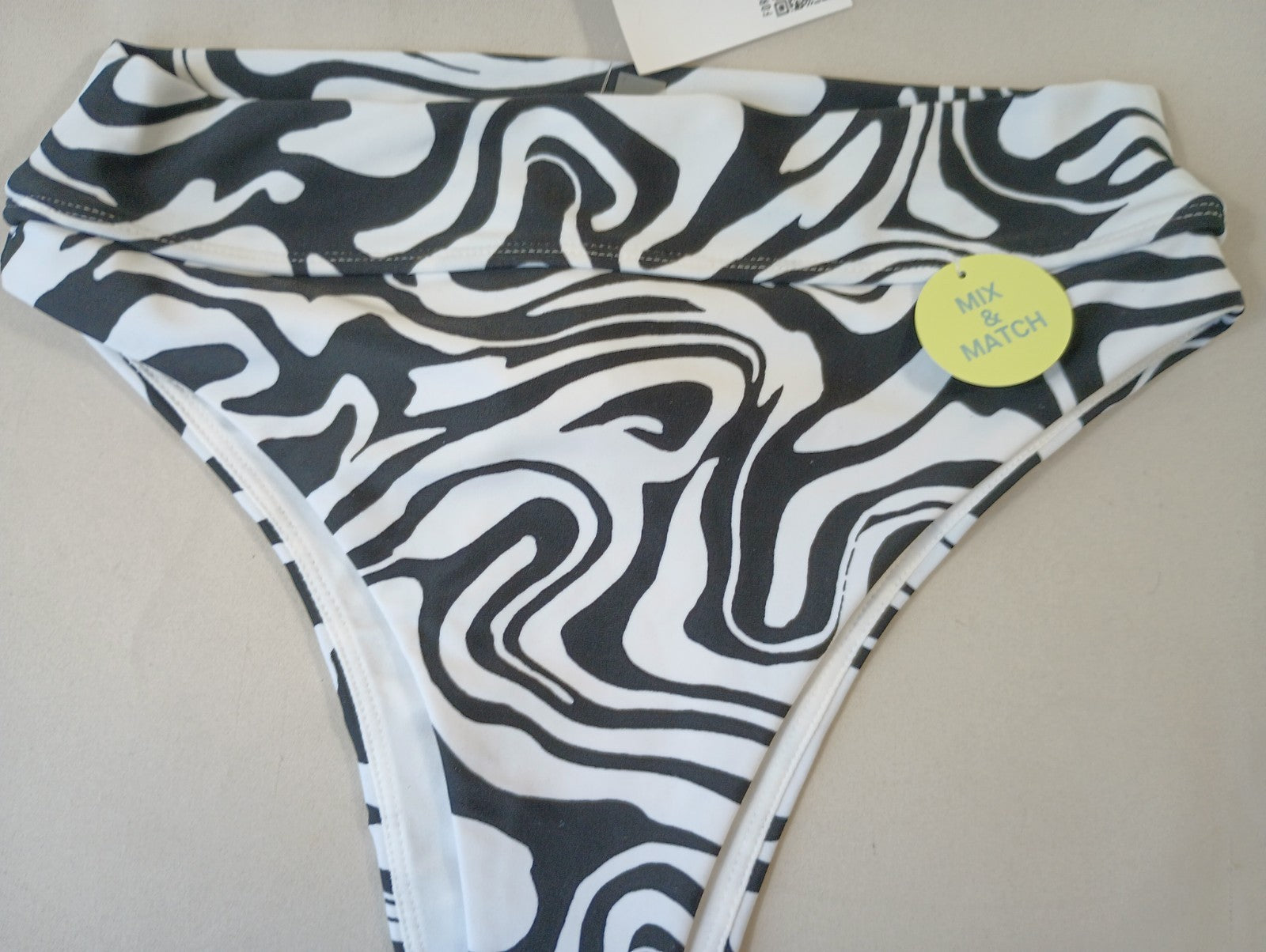 Forever 21 Small Black White Swim Bikini Bottoms Stretch Hygienic Liner