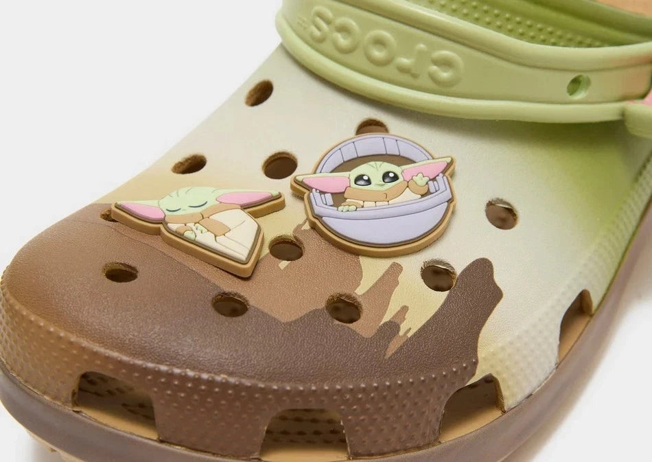 Crocs Star Wars Grogu Classic Clog Men's Trainer Green - image 4